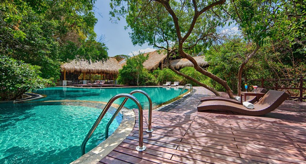 Бассейн Jungle Beach Resort